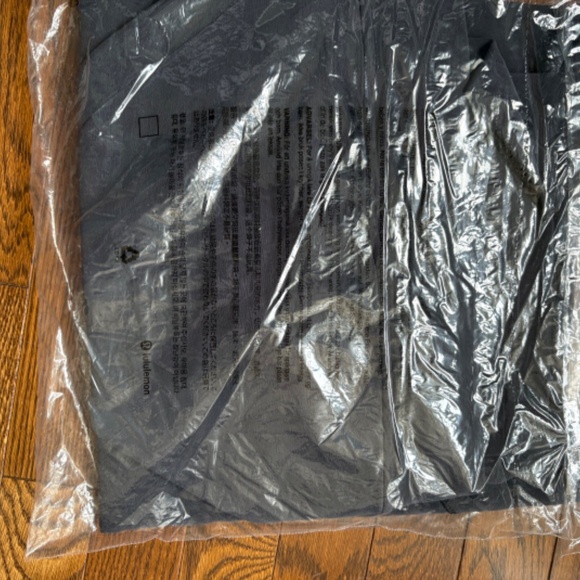 NWT Lululemon Softstreme Hoodie Black Sz 8 - Picture 5 of 6